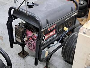 lot 878 image: Powermate Black Max 13-HP Honda GX 390 Gas 7000 Watts Wheeled Generator