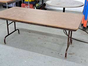lot 923 image: 6 Wood-TopMetal Folding Table