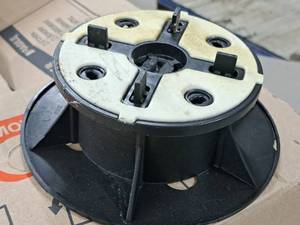 lot 955 image: Lot of (14) Eterno Ivica 2-34 Polypropylene Raised Floor Pedestal BM3
