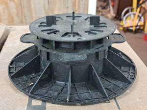 lot 962 image: Lot of (37) Bison 3 Polypropylene Hanging Garden Pedestal BC-4