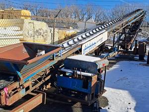 lot 842 image: Conveyor - Conveyor, Motor, Controls