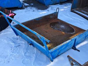 lot 865 image: Bin
