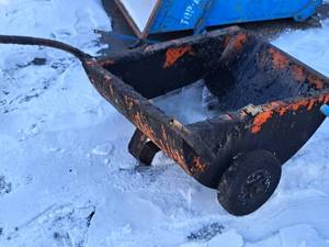 lot 867 image: Heavy Duty Wheelbarrow 2-wheel