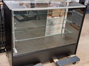lot 609 image: Glass Display Case 3-shelf