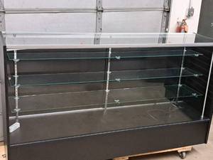 lot 608 image: Glass Display Case 3-shelf