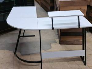lot 611 image: L-Shape Office Desk
