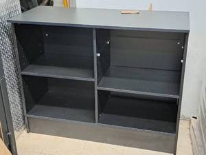 lot 621 image: Display End UnitWrapping Counter