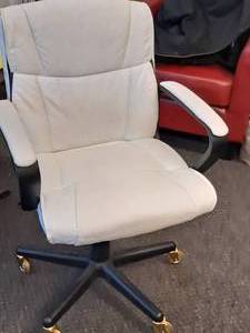 lot 628 image: Rolling Executive  Office Arm Chair
