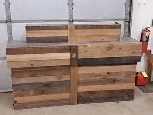 lot 606 image: Custom Wood Display 2-tier