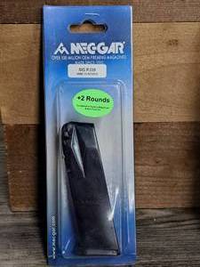 lot 1012 image: Mec-Gar Sig P228 9mm 15-Round Ammo Clip (in original packaging)