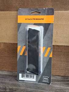 lot 1021 image: Lock Perfection G17-9x19-17RD Glock Magazine (in original packaging)