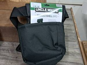 lot 1082 image: Lot of (1) Uncle Mikes Padded Shell Bag