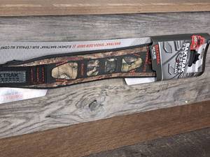lot 1097 image: Allen Baktrak 500-lbs Gun Sling