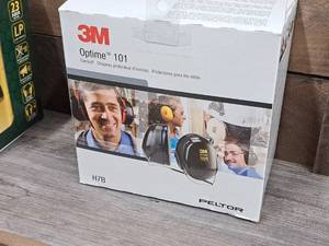 lot 1210 image: 3M Optime 101 Peltor 26dB Earmuffs H7B