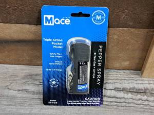 lot 1284 image: Lot of (1) Mace Pepper Spray Triple Action Pocket Model