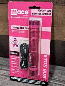 lot 1299 image: Mace Compact Stun Gun & Flashlight