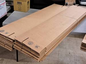 lot 1387 image: Uline Cardboard Flats