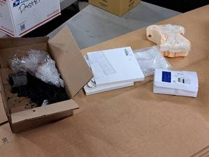 lot 1388 image: Lot of (1 Box) Assorted Price Tags  Marking Tags  Card Stock Tags