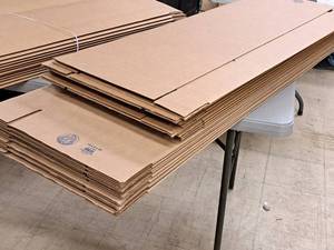 lot 1386 image: Uline Cardboard Flats