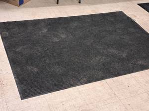 lot 1406 image: Rubber Back Floor Mat 4x6