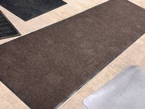 lot 1408 image: Rubber Back Hall Runner Floor Mat 10x3