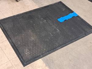 lot 1411 image: Rubber Floor Mat 3x4