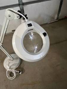MSRP $500 Luxo KFM 17253 Magnifier with Circular Fluorescent Lamp Light - Works Great Needs Cleaning