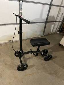 Cardinal Health CWAL240KSR Steerable Mobility Knee Walker - In Good Condition No Carry Bag Included