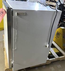 Marvel Industries 6CRF7001 Compact Refrigerator - In Good Working Condition
