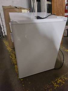 Haier Mini Fridge in excellent shape
