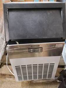 Ice maker for small bars or personal use