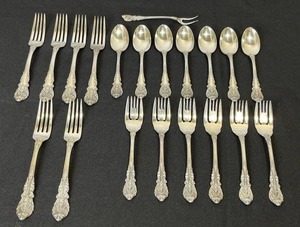 lot 2 image: Wallace Sterling Silver 20-Pieces (864 grams)