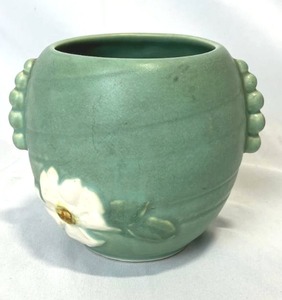lot 104 image: Vintage Weller Pottery 5 Tall Vase