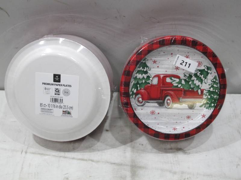 lot 211 image: NEW 2 Pack of Members Mark 85 Count Premium Winter Themed Paper Plates