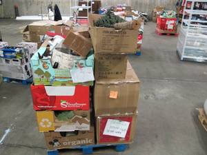 lot 112 image: Pallet of Store Overstock Store and Ecommerce Product and Returns - Holiday Items