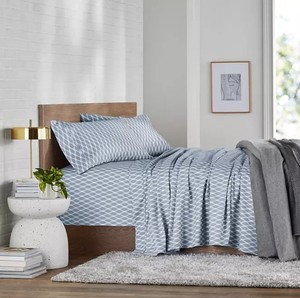 lot 393 image: NEW Members Mark Soft Washed Sheet Set - Ogee Blue Crest - TwinTwin XL