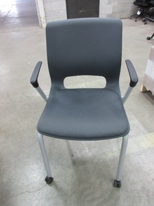 lot 205 image: HON MEETINGLUNCHROOM CHAIRS WITH CASTERS