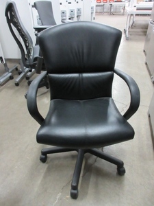 lot 382 image: JACK CARTWRIGHT GAS LIFT TASK CHAIRS