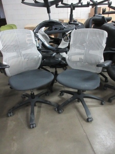 lot 384 image: KNOLL ADJUSTABLE TASK CHAIRS