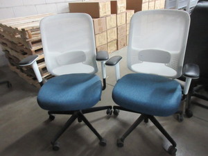 lot 385 image: TECHNION PROJEK TASK CHAIRS