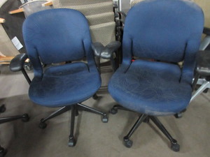 lot 387 image: HERMAN MILLER ADJUSTABLE, UPHOLSTERED OFFICE CHAIRS
