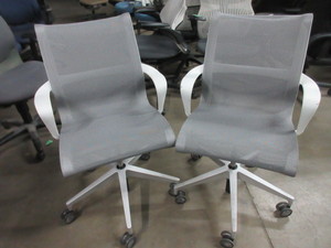 lot 388 image: HERMAN MILLER ADJUSTBLE OFFICE CHAIRS
