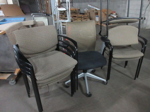 lot 394 image: STEELCASE RECEPTION AND TASK CHAIRS