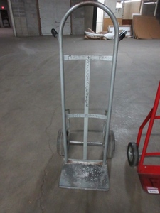 lot 398 image: 2 WHEEL HAND TRUCK