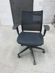 lot 203 image: SIT ON IT SEATING, WIT SERIES, MID BACK TASK CHAIRS