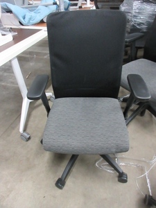 lot 221 image: ALLSTEEL ADJUSTABLE TASK CHAIRS WITH ARMS