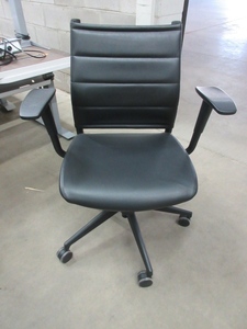 lot 226 image: SIT ON IT SEATING, WIT SERIES, MID BACK TASK CHAIRS