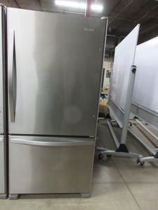 lot 346 image: WHIRLPOOL STAINLESS STEEL REFRIGERATOR WITH FREEZER ON THE BOTTOM