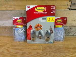 lot 123 image: 3 Packs of Command Hooks-.5lb, 2lb, 3lb