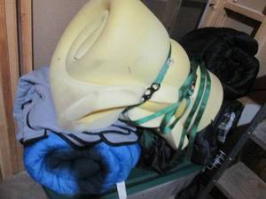 Lot of sleeping bags, air mattress and memory foam
